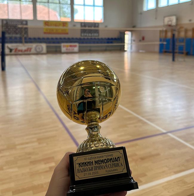 aaaPehar za najboljeg primača na turniru